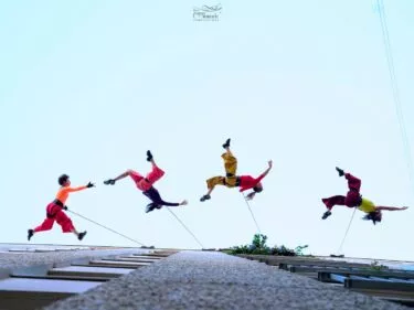 Fête médiévale de Grand-Fougeray, Bretagne, compagnie Tango Nomade, acrobaties aériennes