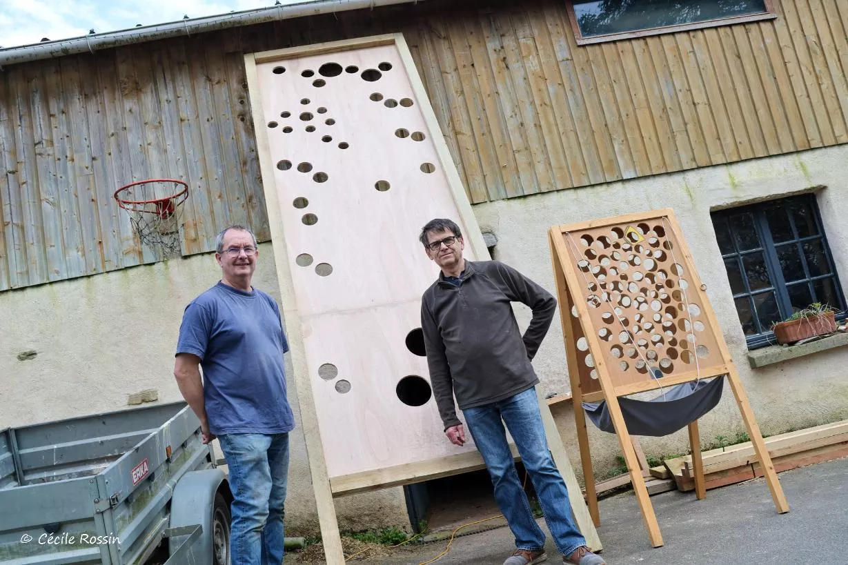 Jeu géant en bois, monte-boule, bénévoles Fête médiévale Grand-Fougeray