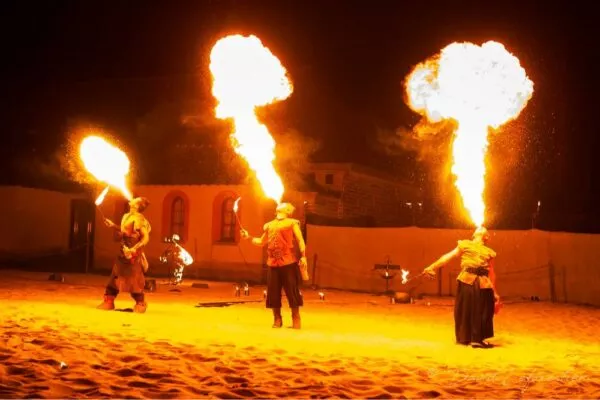 cracheurs de feu, flammes, compagnie Kanahi