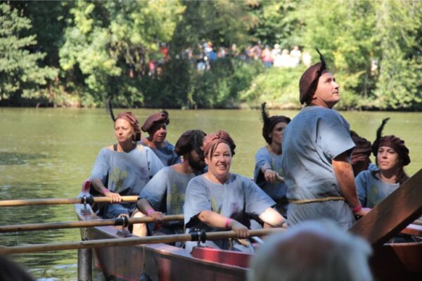 Joutes nautiques à Grand-Fougeray, fête médiévale, rameurs